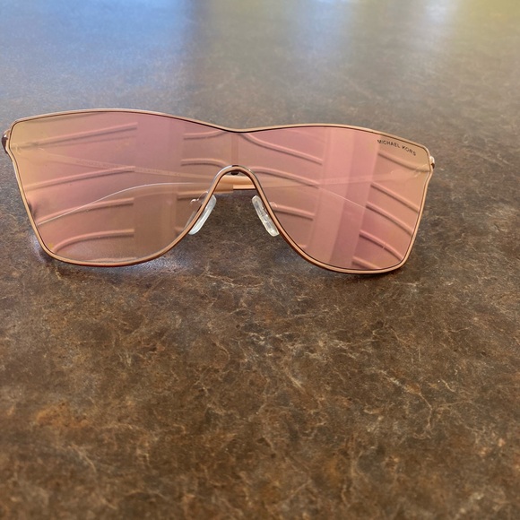 Black Smartphone - Picture 2 of 4